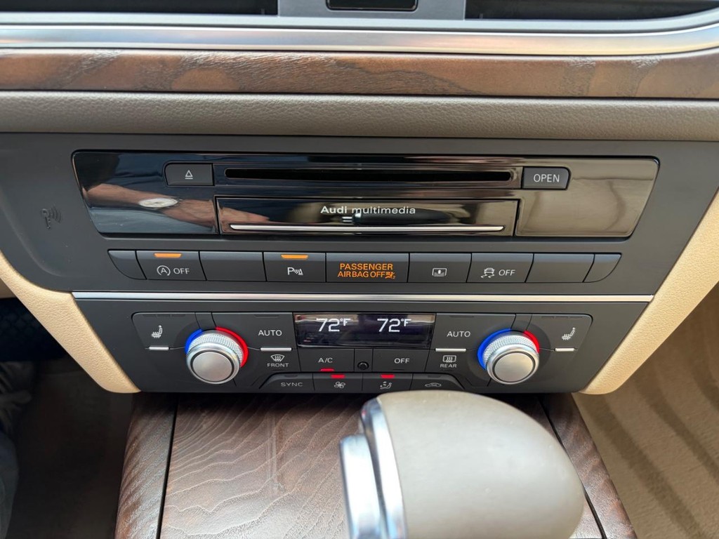 Audi A6 Vehicle Full-screen Gallery Image 24