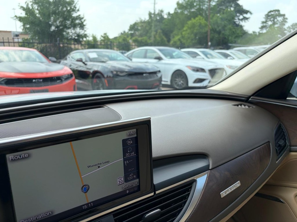 Audi A6 Vehicle Full-screen Gallery Image 26