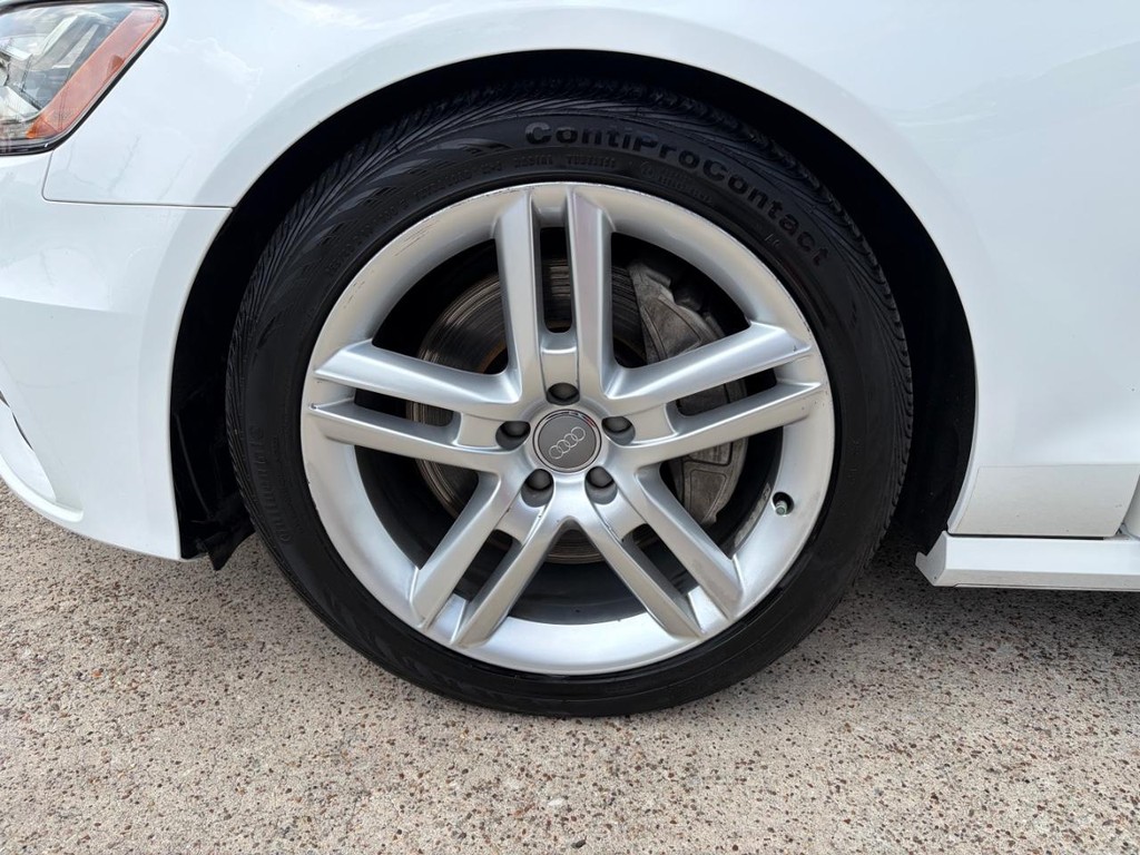 Audi A6 Vehicle Full-screen Gallery Image 28