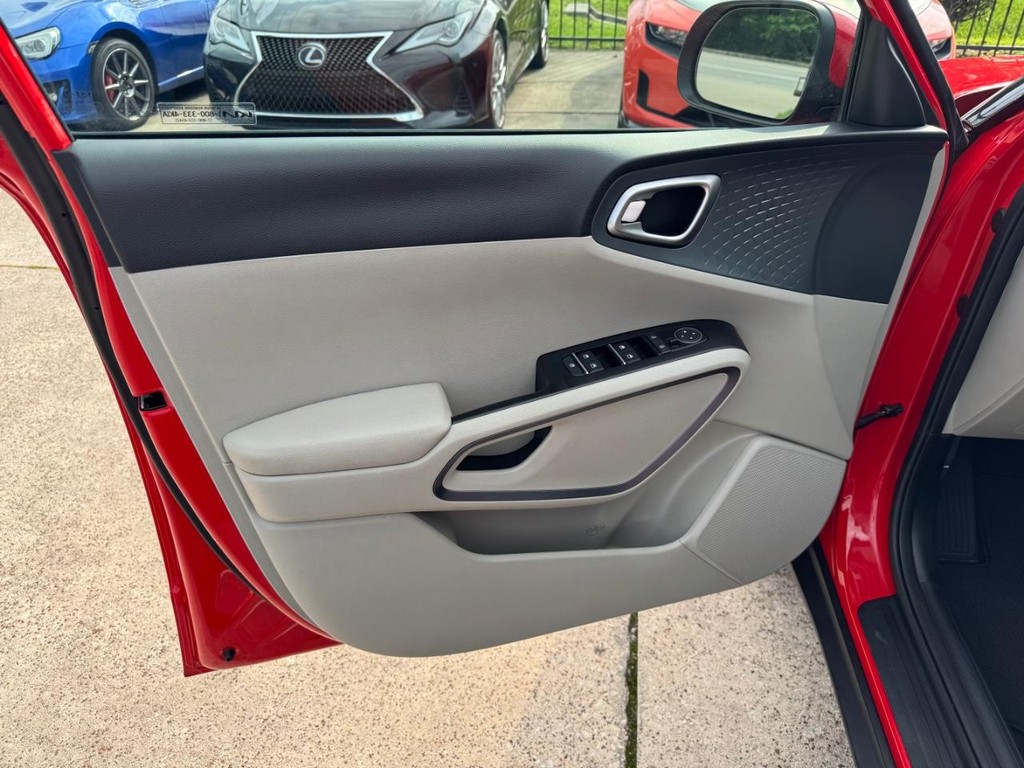 Kia Soul Vehicle Full-screen Gallery Image 12