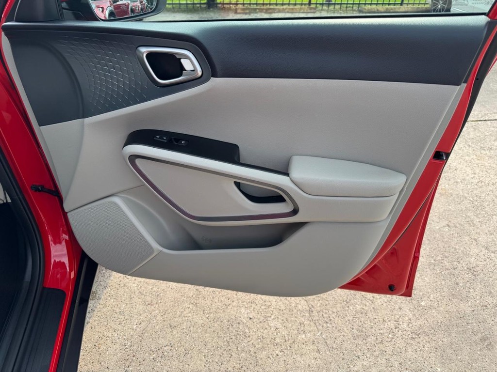 Kia Soul Vehicle Full-screen Gallery Image 15