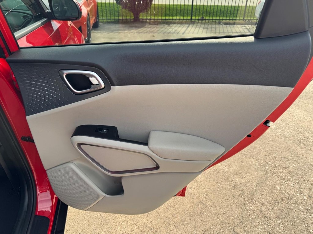 Kia Soul Vehicle Full-screen Gallery Image 17