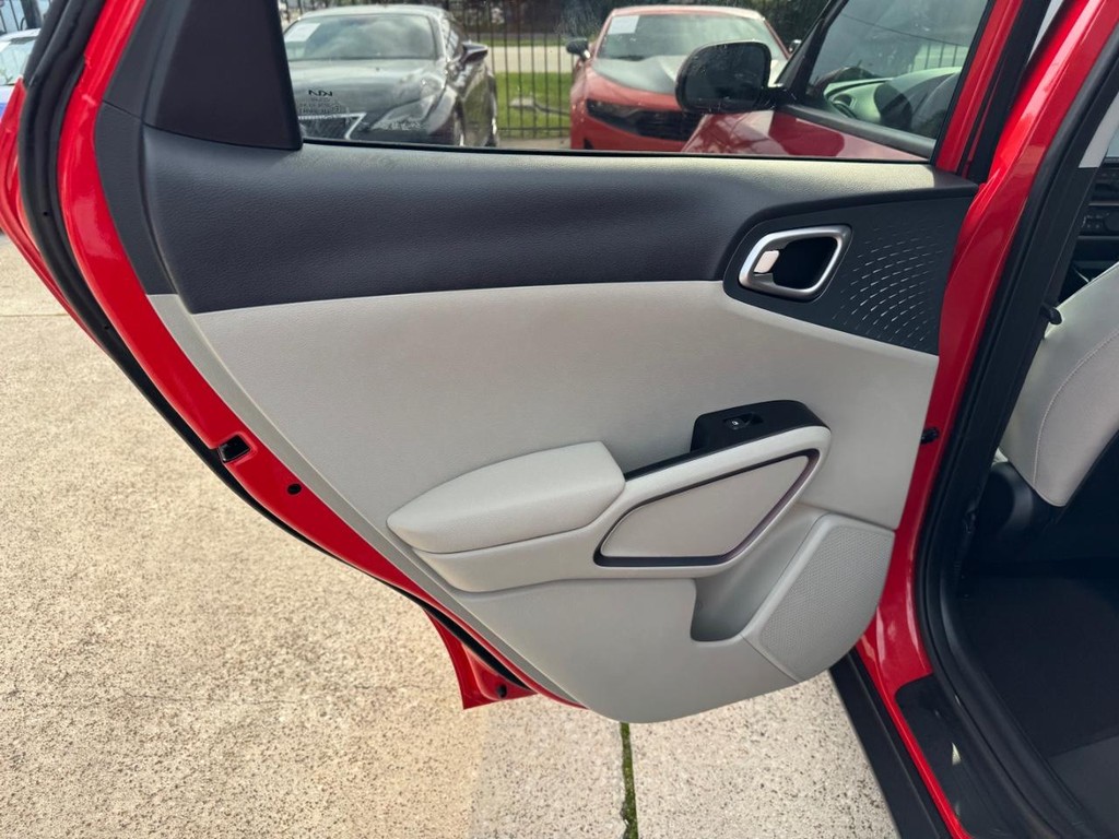 Kia Soul Vehicle Full-screen Gallery Image 19