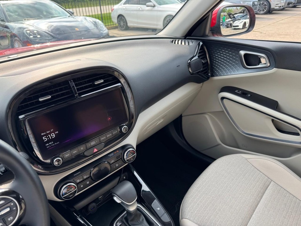 Kia Soul Vehicle Full-screen Gallery Image 25