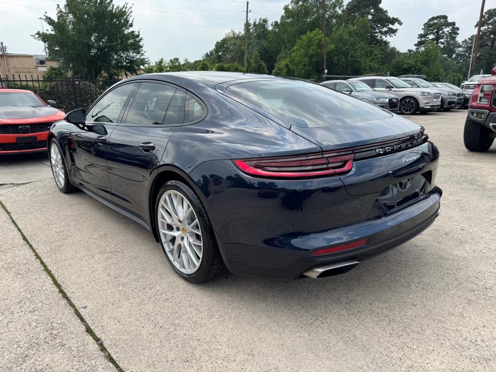 Porsche Panamera Vehicle Full-screen Gallery Image 08