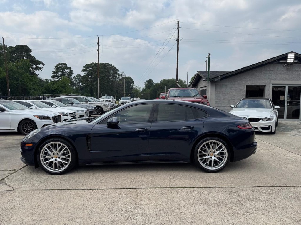 Porsche Panamera Vehicle Full-screen Gallery Image 09