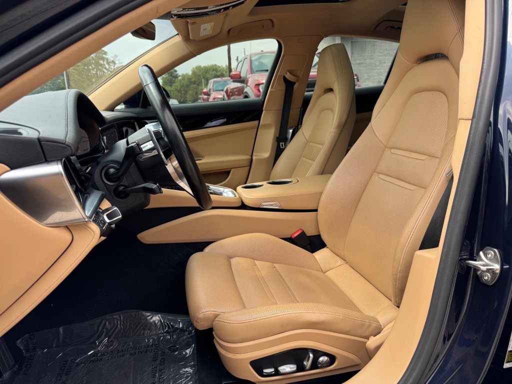 Porsche Panamera Vehicle Full-screen Gallery Image 11