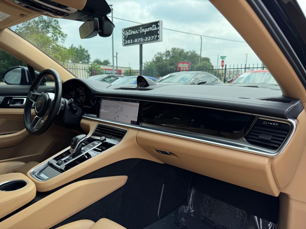 Porsche Panamera Vehicle Full-screen Gallery Image 13