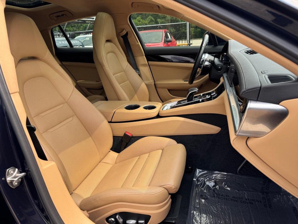 Porsche Panamera Vehicle Full-screen Gallery Image 14
