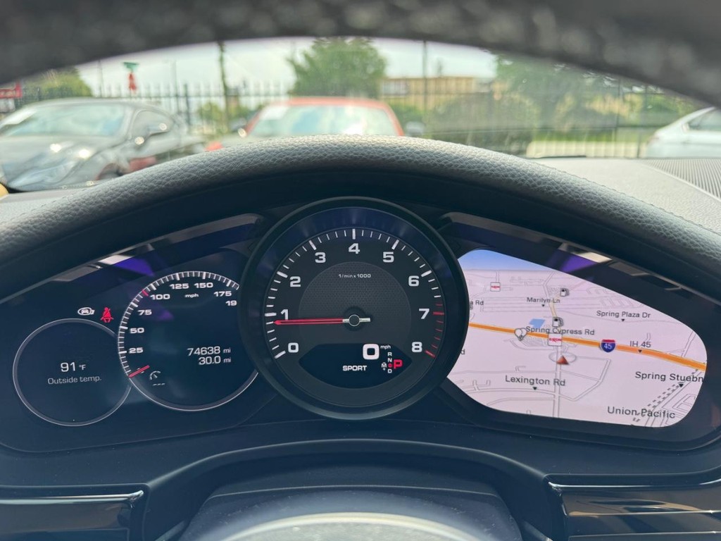 Porsche Panamera Vehicle Full-screen Gallery Image 21