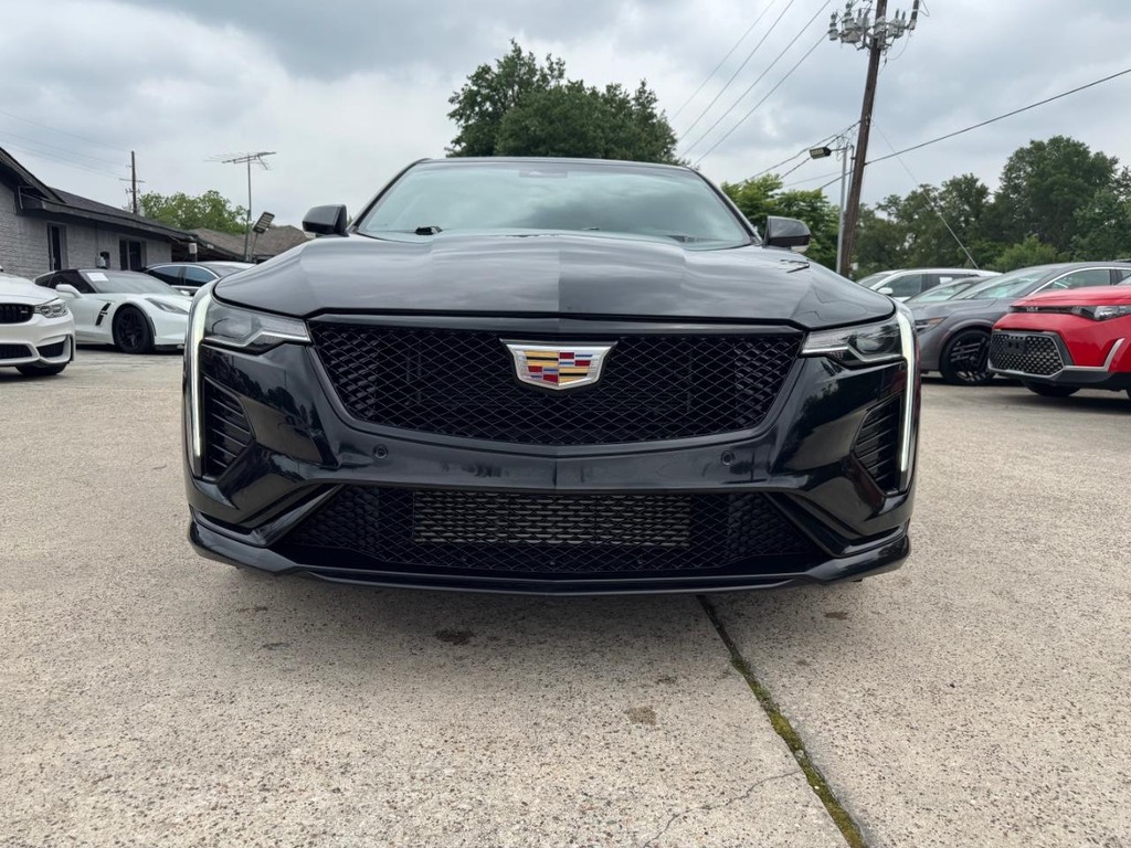 Cadillac CT4 Vehicle Full-screen Gallery Image 02