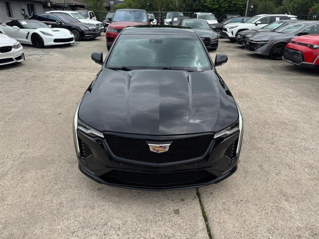 Cadillac CT4 Vehicle Full-screen Gallery Image 03