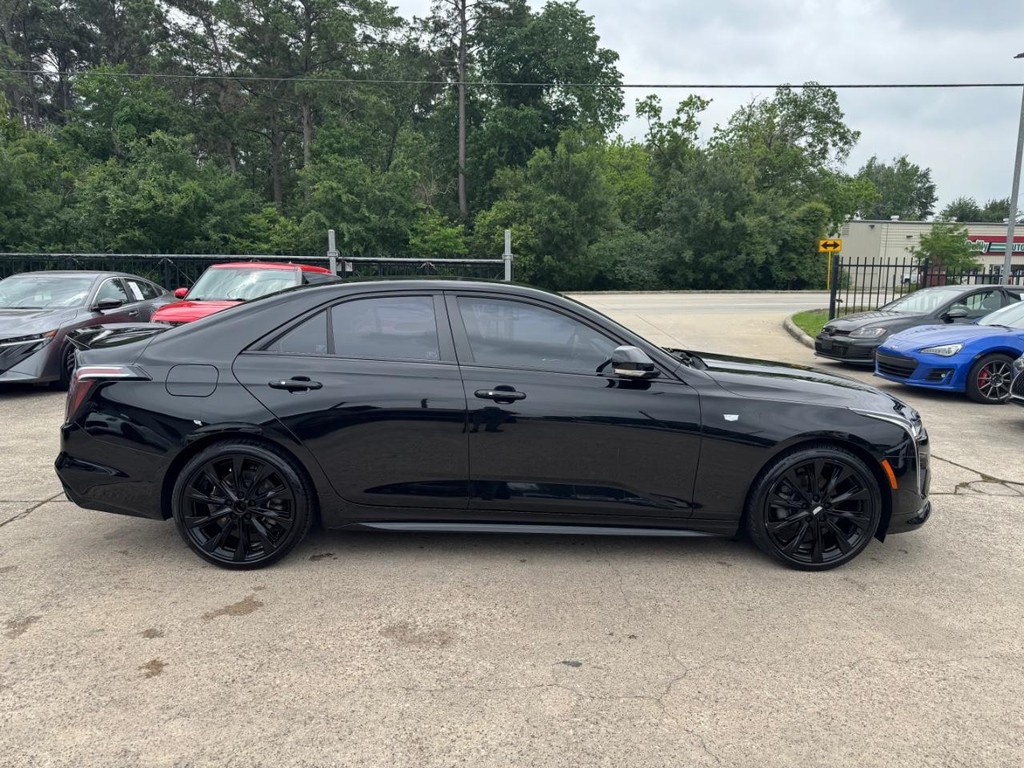 Cadillac CT4 Vehicle Full-screen Gallery Image 05