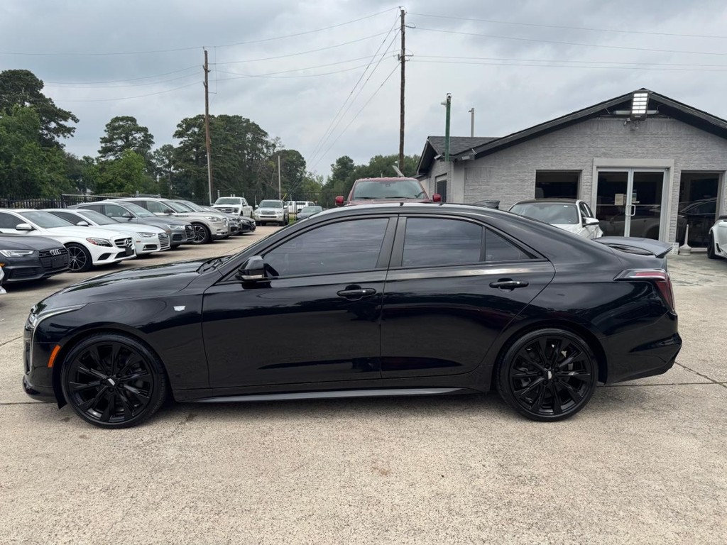 Cadillac CT4 Vehicle Full-screen Gallery Image 09