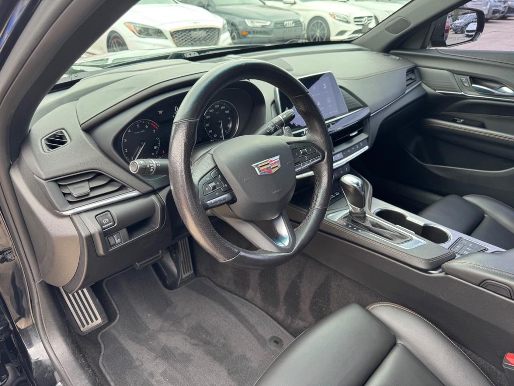 Cadillac CT4 Vehicle Full-screen Gallery Image 10