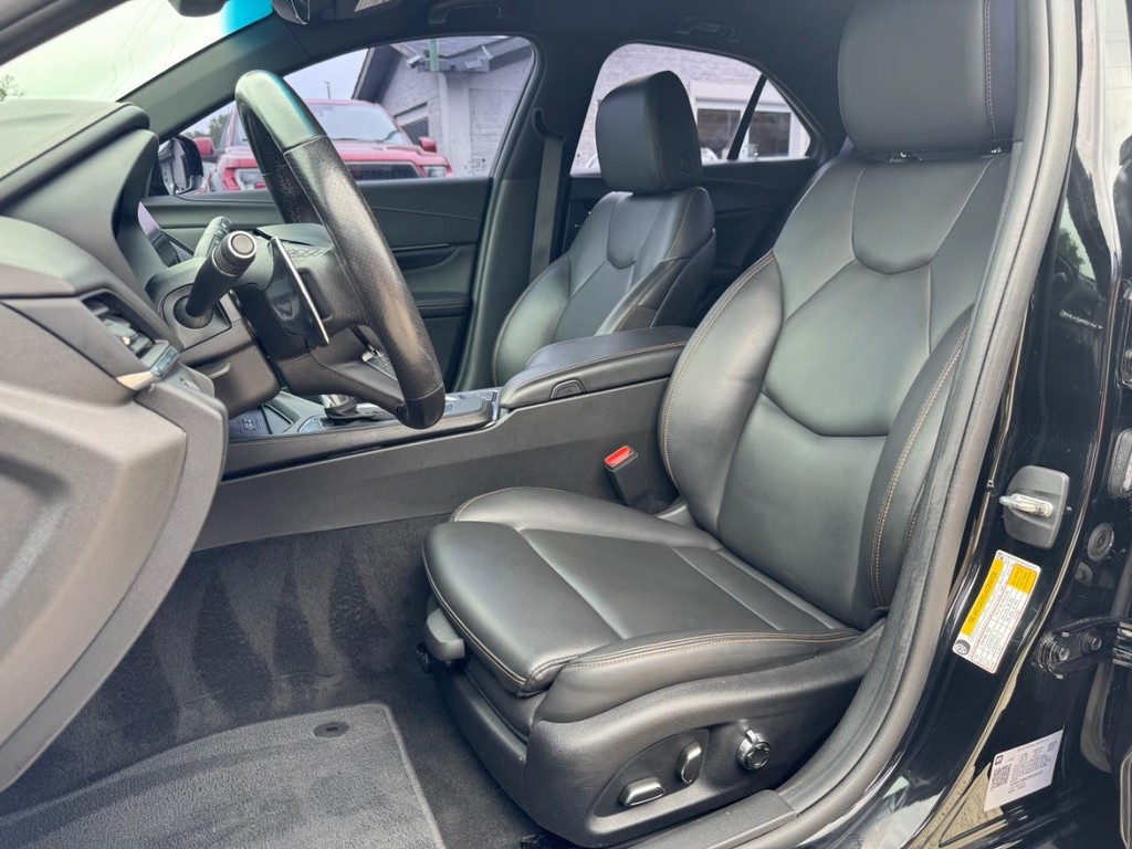 Cadillac CT4 Vehicle Full-screen Gallery Image 11