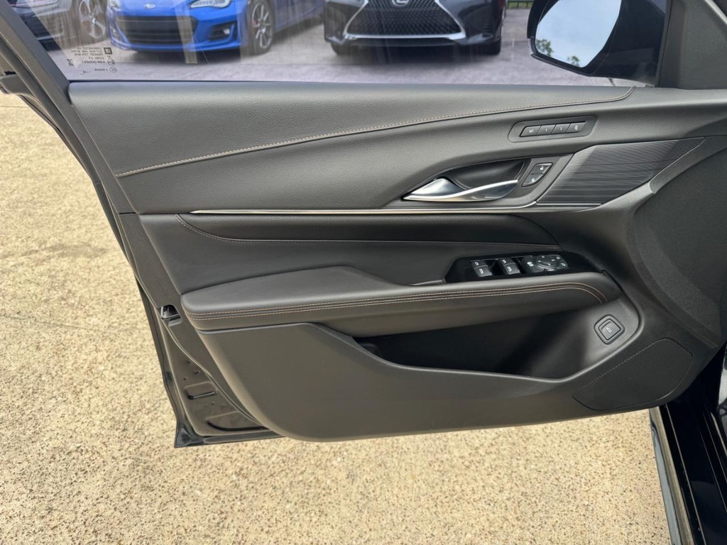 Cadillac CT4 Vehicle Full-screen Gallery Image 12