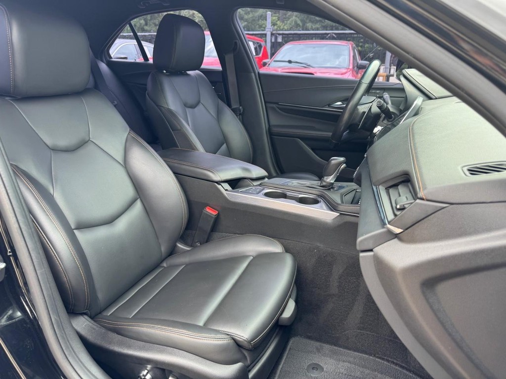 Cadillac CT4 Vehicle Full-screen Gallery Image 14