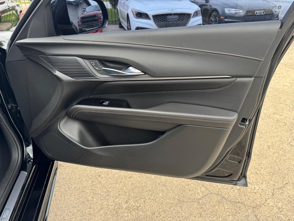 Cadillac CT4 Vehicle Full-screen Gallery Image 15