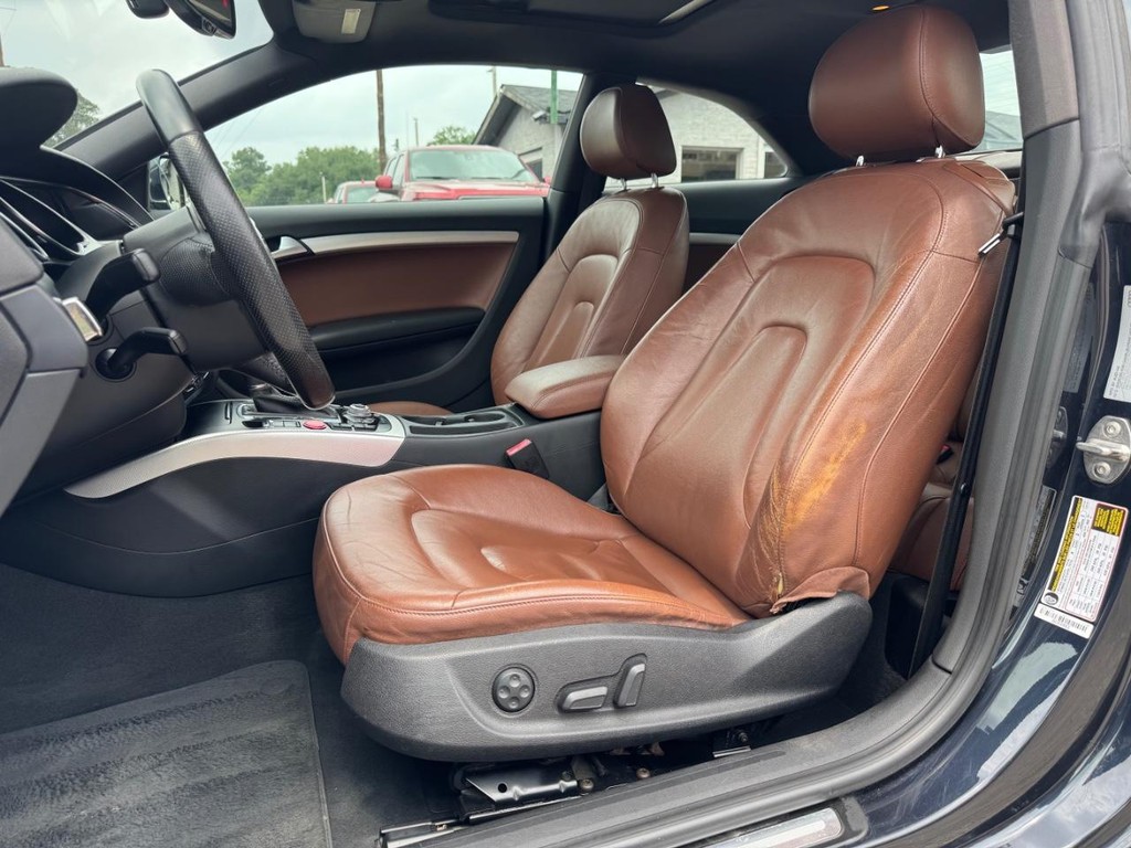 Audi A5 Vehicle Full-screen Gallery Image 11