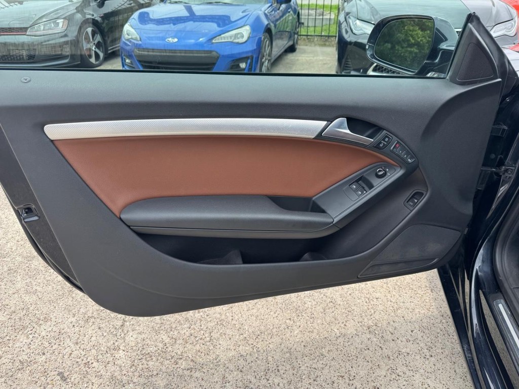 Audi A5 Vehicle Full-screen Gallery Image 12