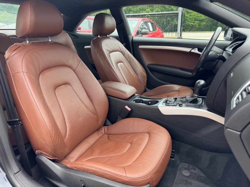 Audi A5 Vehicle Full-screen Gallery Image 14