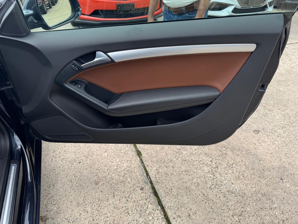 Audi A5 Vehicle Full-screen Gallery Image 15