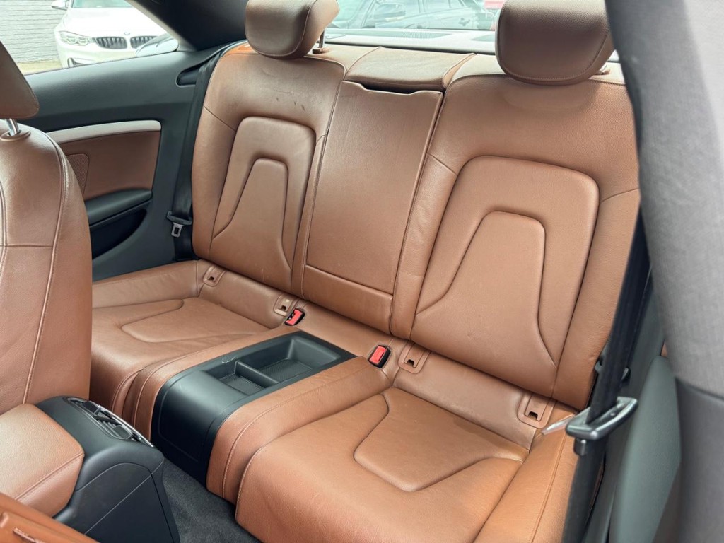 Audi A5 Vehicle Full-screen Gallery Image 16