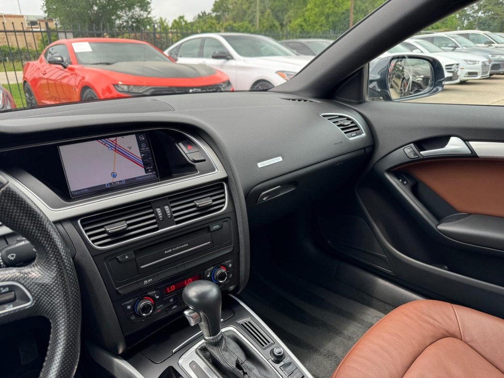 Audi A5 Vehicle Full-screen Gallery Image 23