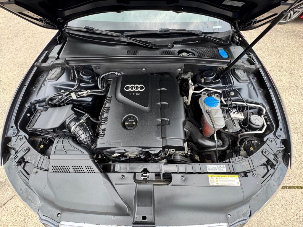 Audi A5 Vehicle Full-screen Gallery Image 25