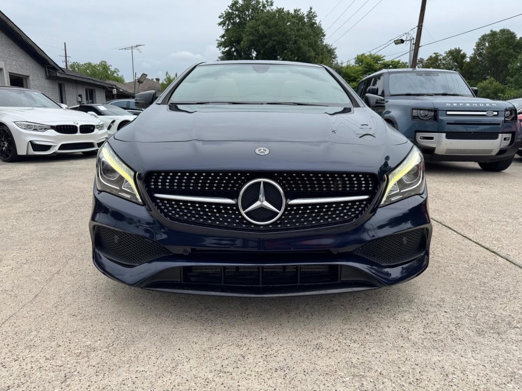 Mercedes-Benz CLA 250 Vehicle Full-screen Gallery Image 02