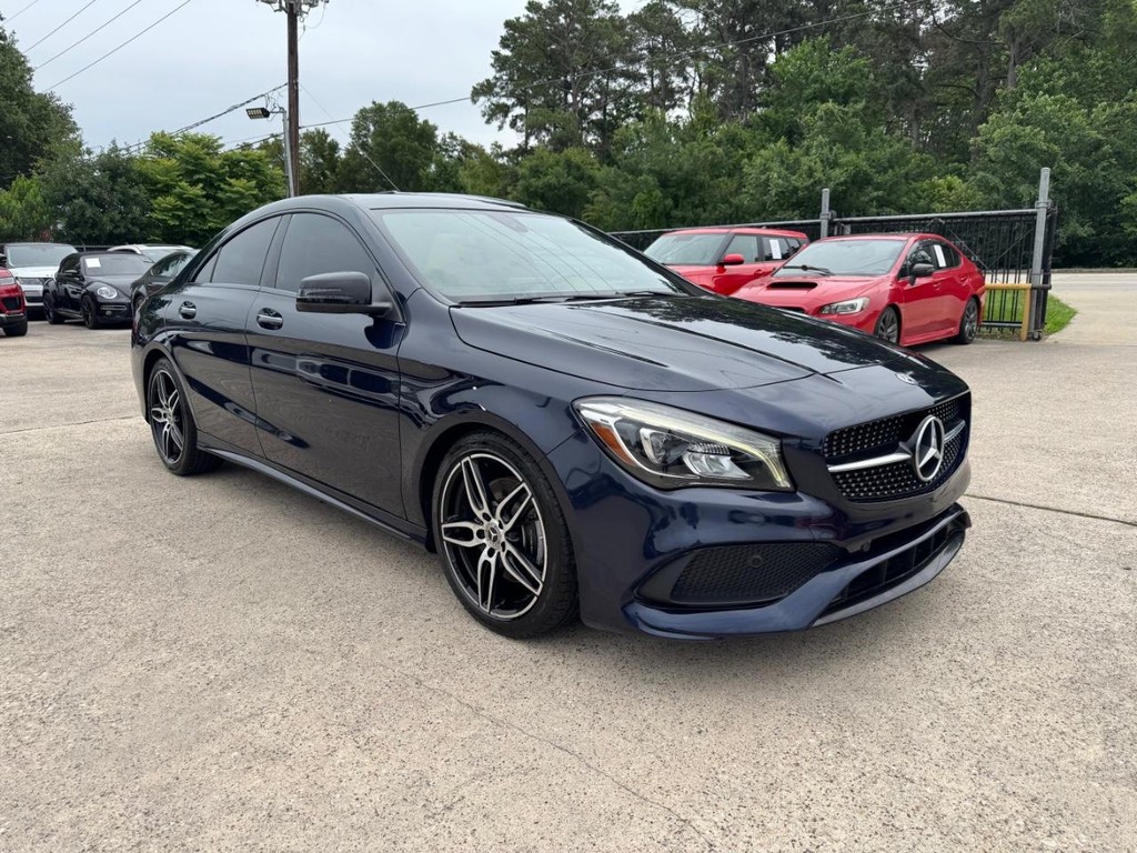 Mercedes-Benz CLA 250 Vehicle Full-screen Gallery Image 04