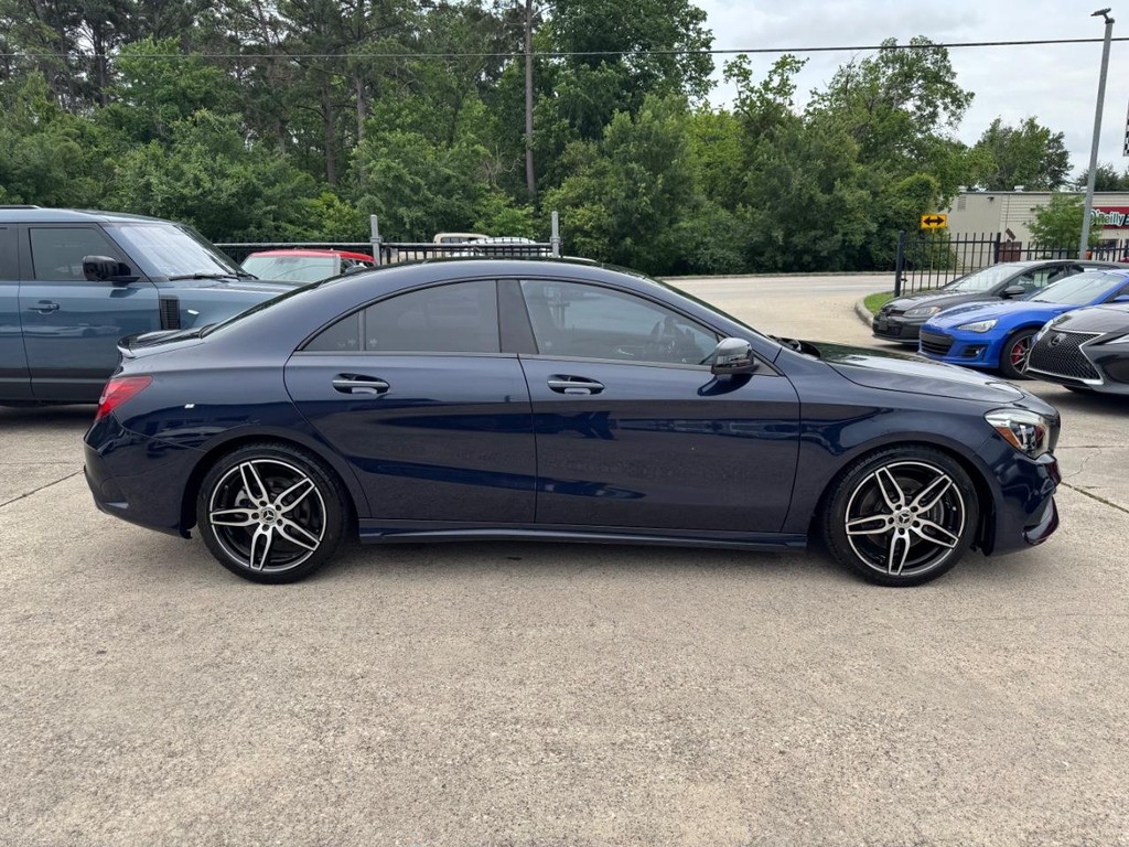 Mercedes-Benz CLA 250 Vehicle Full-screen Gallery Image 05