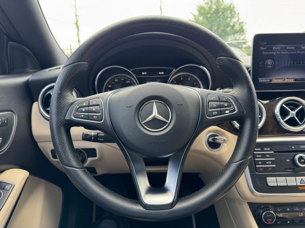 Mercedes-Benz CLA 250 Vehicle Full-screen Gallery Image 20