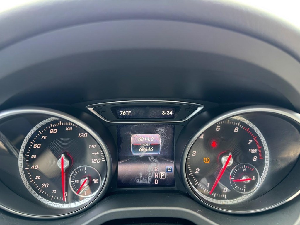 Mercedes-Benz CLA 250 Vehicle Full-screen Gallery Image 21