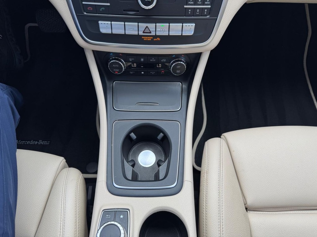 Mercedes-Benz CLA 250 Vehicle Full-screen Gallery Image 23