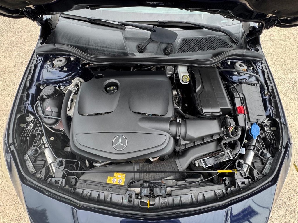 Mercedes-Benz CLA 250 Vehicle Full-screen Gallery Image 27