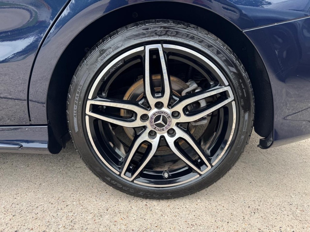 Mercedes-Benz CLA 250 Vehicle Full-screen Gallery Image 28