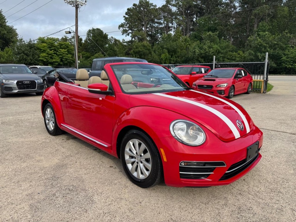 Volkswagen Beetle Convertible Vehicle Full-screen Gallery Image 09