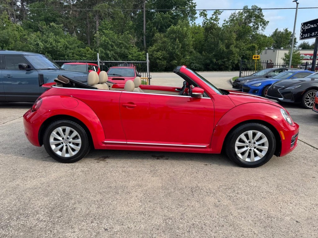 Volkswagen Beetle Convertible Vehicle Full-screen Gallery Image 12