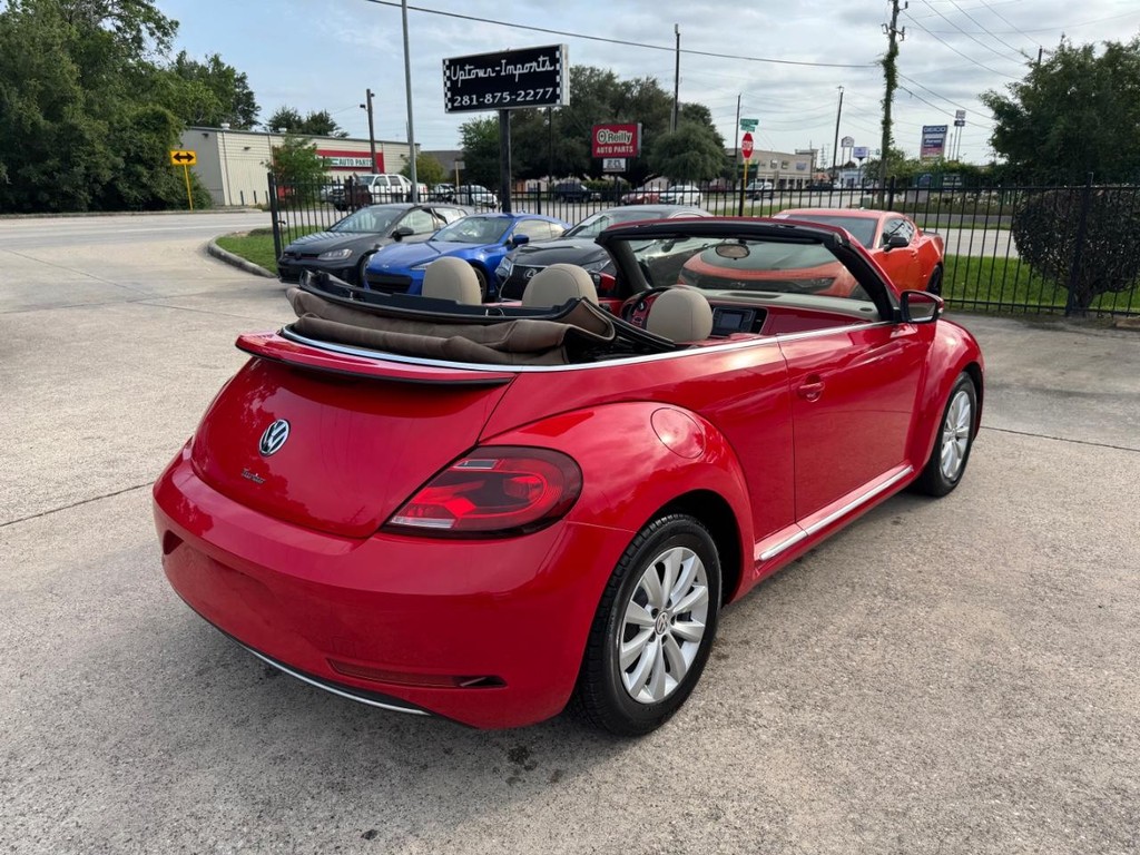 Volkswagen Beetle Convertible Vehicle Full-screen Gallery Image 14