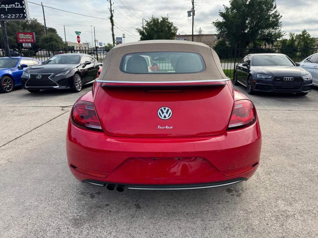 Volkswagen Beetle Convertible Vehicle Full-screen Gallery Image 15