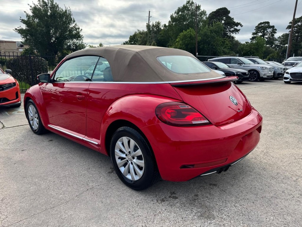 Volkswagen Beetle Convertible Vehicle Full-screen Gallery Image 17