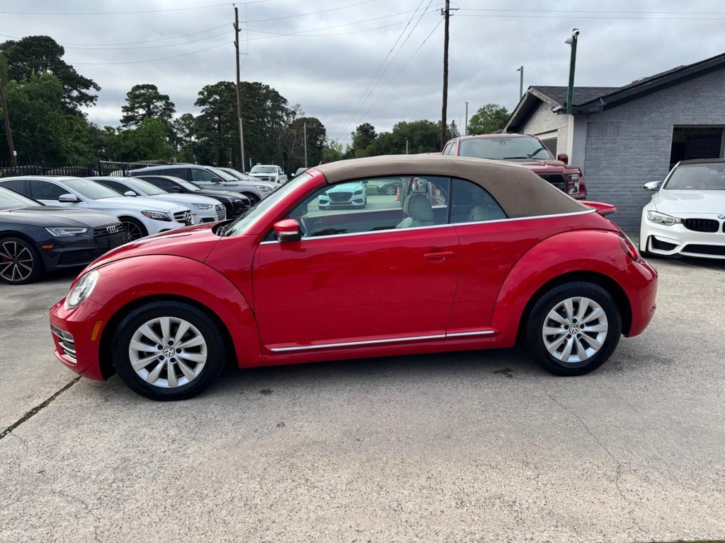 Volkswagen Beetle Convertible Vehicle Full-screen Gallery Image 19