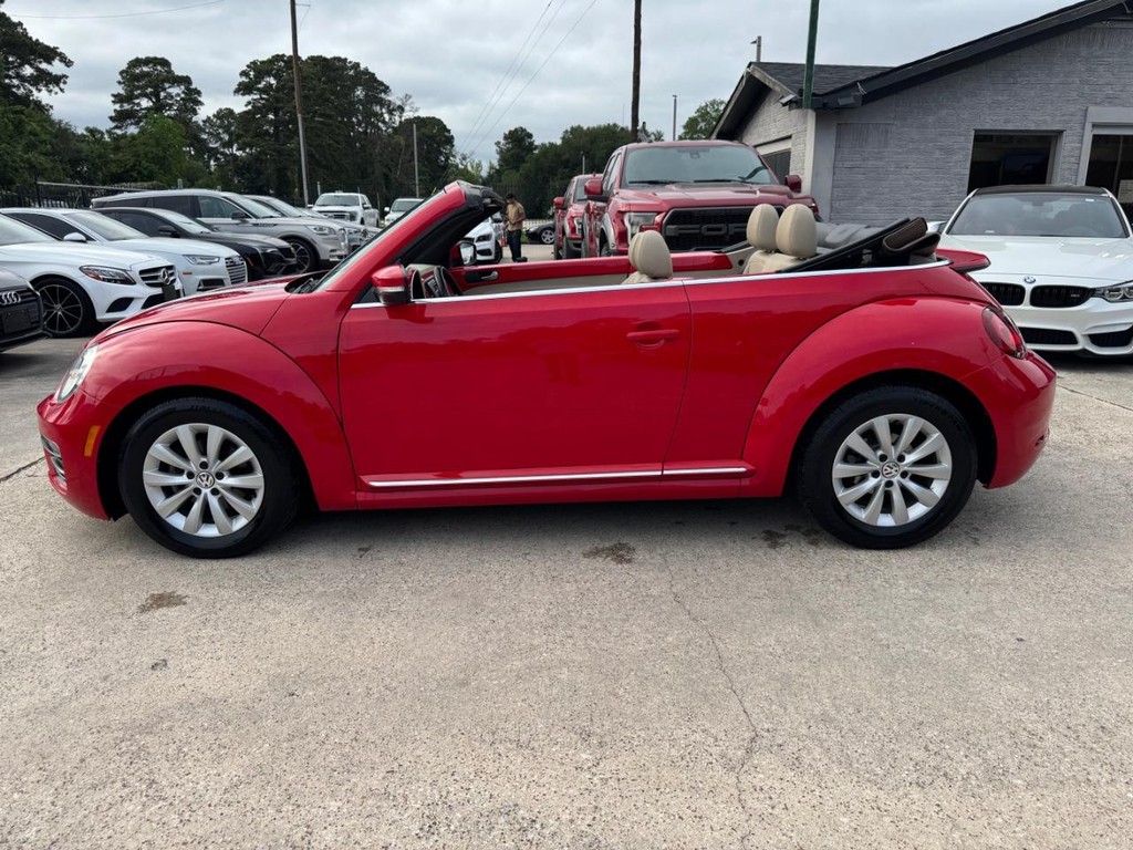 Volkswagen Beetle Convertible Vehicle Full-screen Gallery Image 20