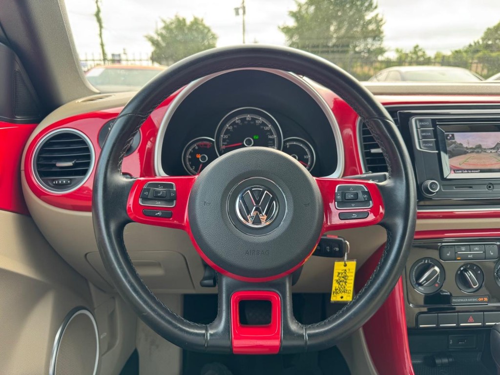 Volkswagen Beetle Convertible Vehicle Full-screen Gallery Image 29