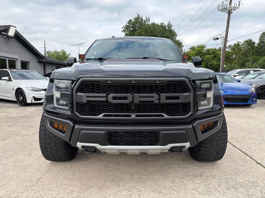 Ford F-150 Vehicle Full-screen Gallery Image 02
