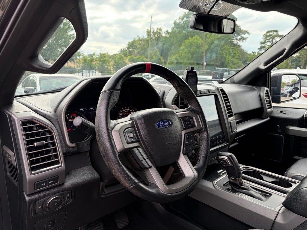 Ford F-150 Vehicle Full-screen Gallery Image 10