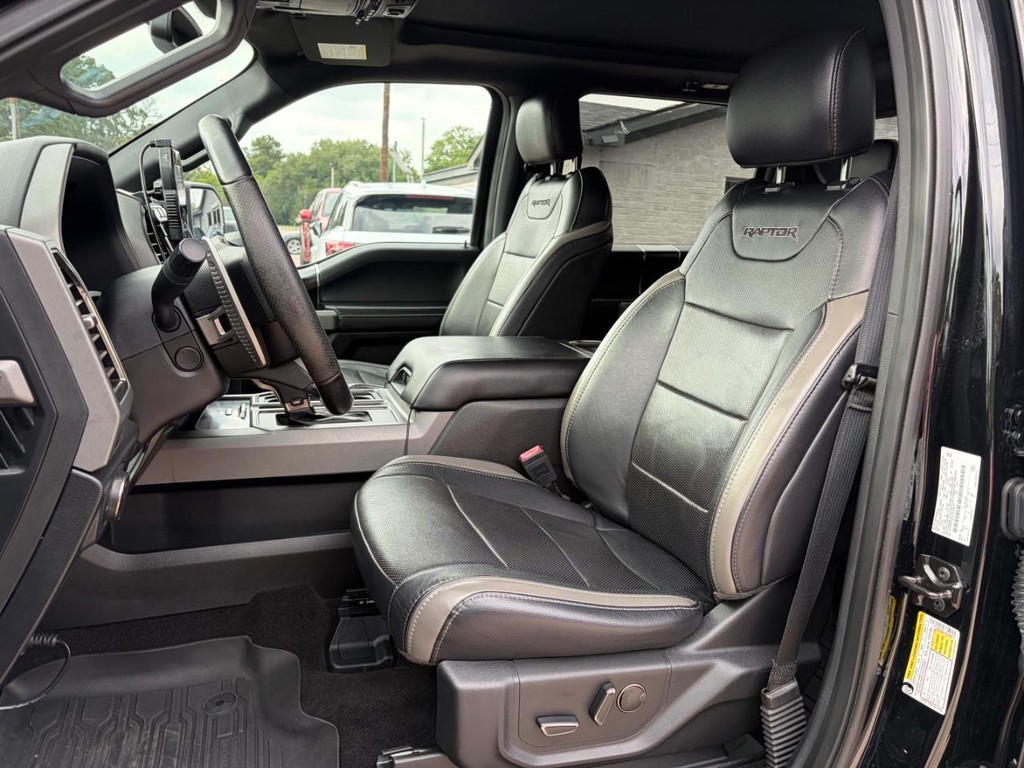 Ford F-150 Vehicle Full-screen Gallery Image 11
