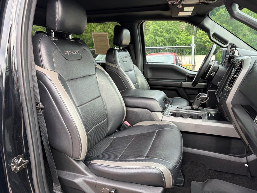 Ford F-150 Vehicle Full-screen Gallery Image 14